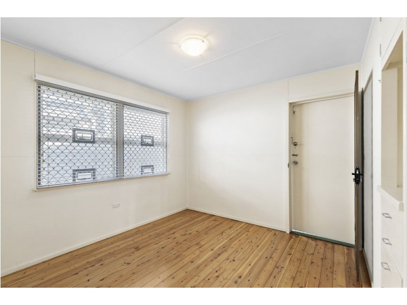 13 Rankin Parade, Main Beach QLD 4217