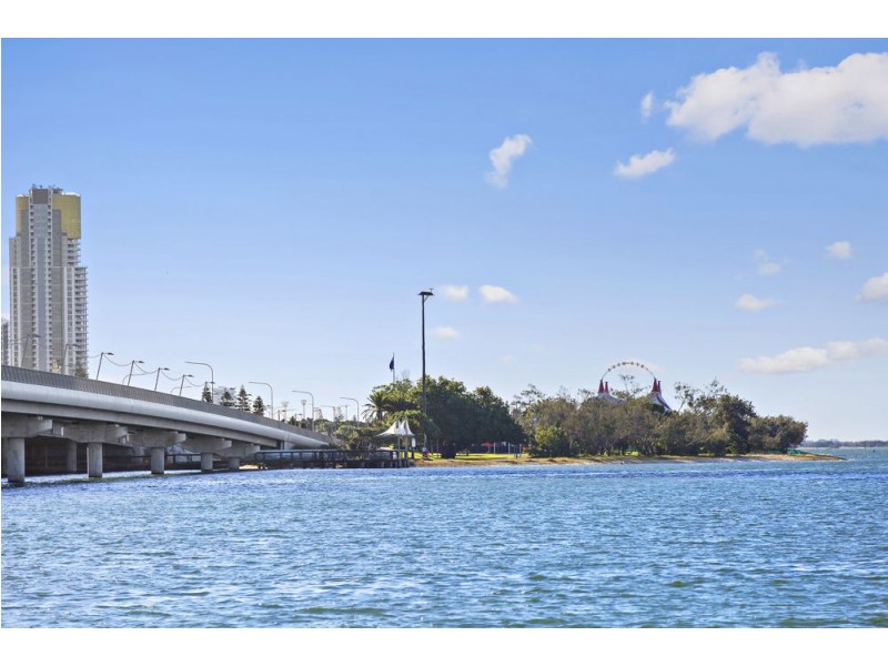 13 Rankin Parade, Main Beach QLD 4217