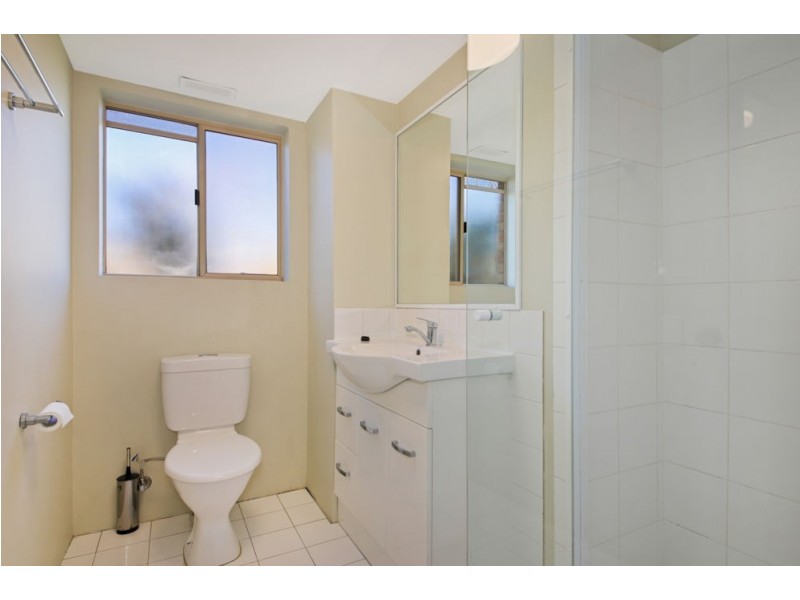 4/74 Kensington Terrace, Toowong QLD 4066