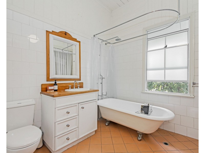 5 VALENTINE STREET, Toowong QLD 4066