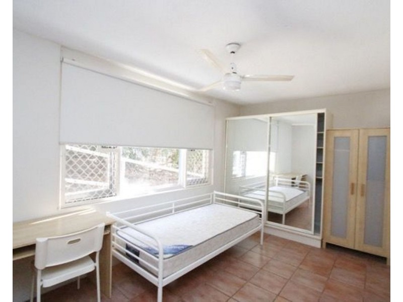 6/75 SIR FRED SCHONELL DRIVE, St Lucia QLD 4067