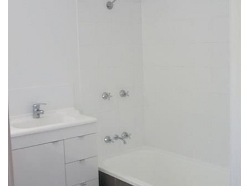 4/15 Sir Fred Schonnell Drive, St Lucia QLD 4067