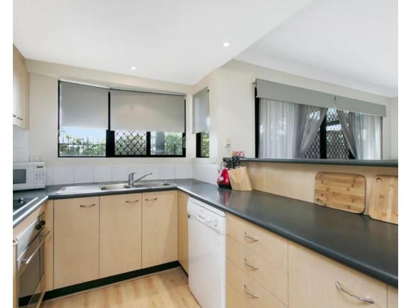 4/182 Carmody Road, St Lucia QLD 4067