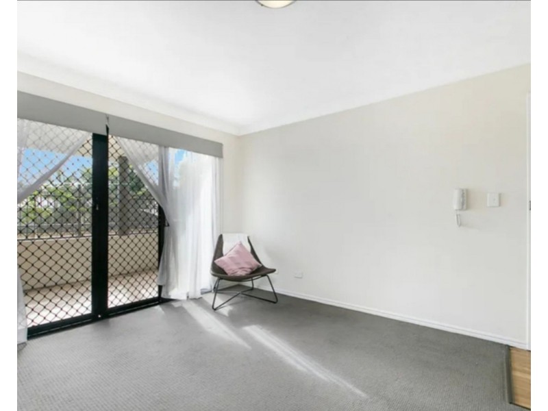 4/182 Carmody Road, St Lucia QLD 4067