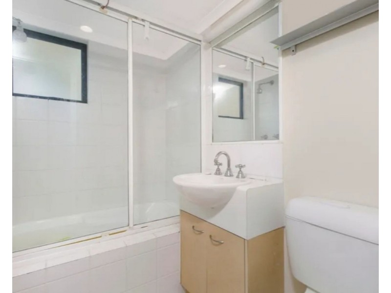 4/182 Carmody Road, St Lucia QLD 4067