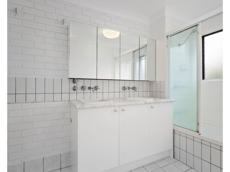 4/33 Cadell Street, Toowong QLD 4066