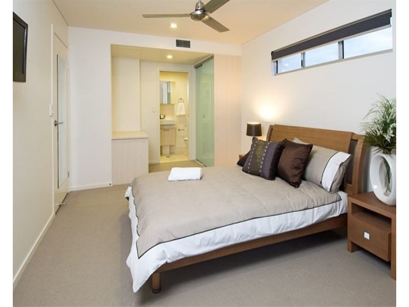 10/221 Sir Fred Schonell Drive, St Lucia QLD 4067