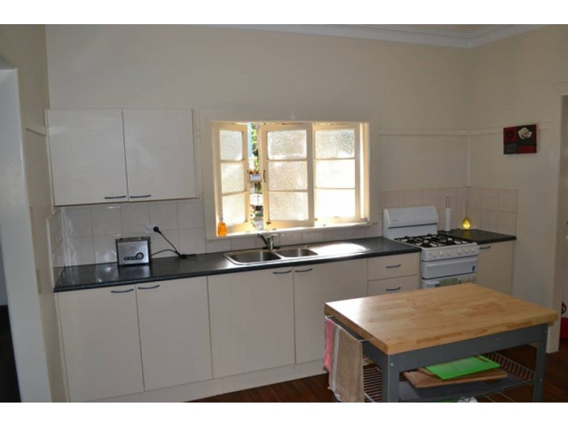 647 Waterworks Rd, Ashgrove QLD 4060