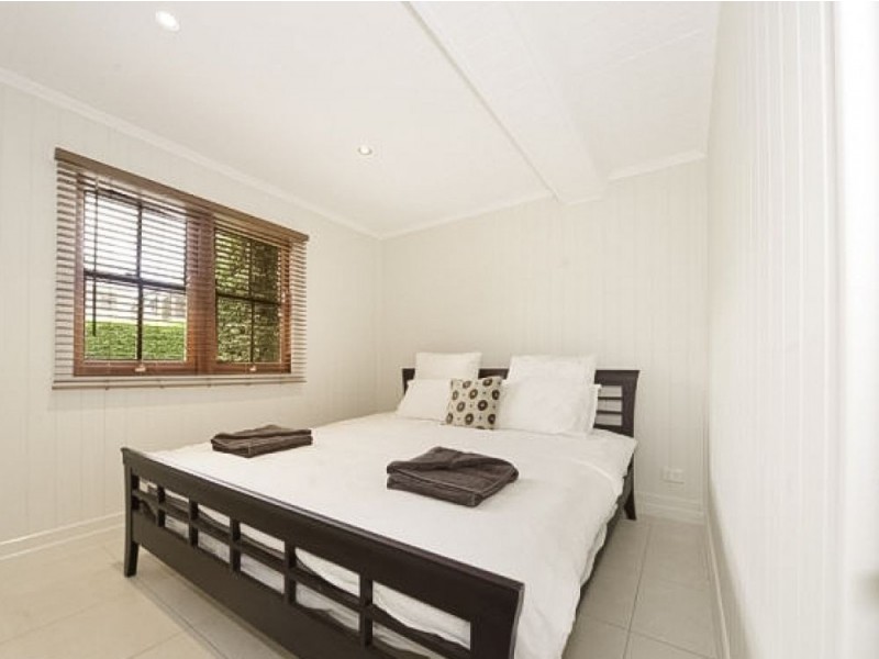 20 Dean Street, Red Hill QLD 4059