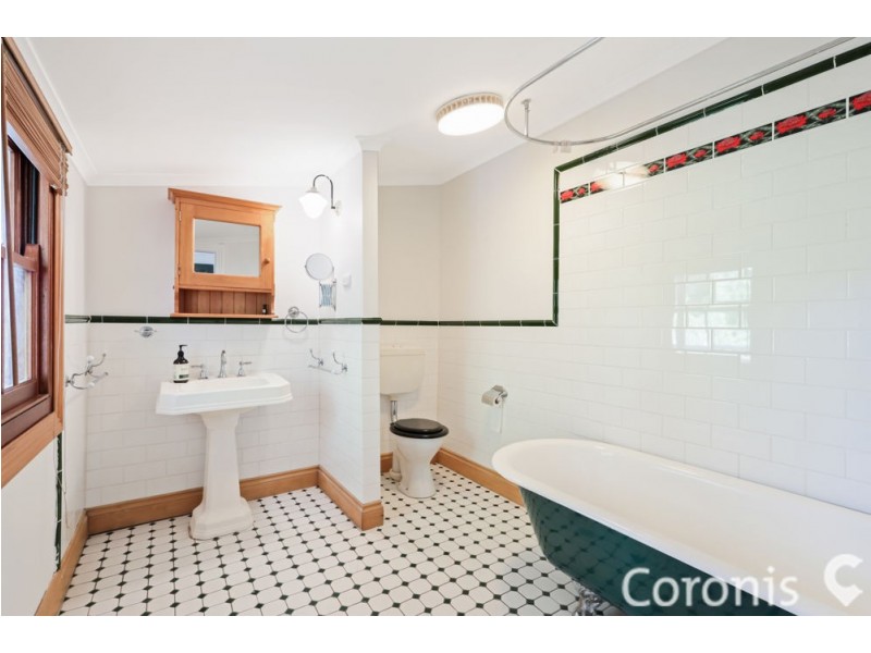 8 Mannion St, Red Hill QLD 4059