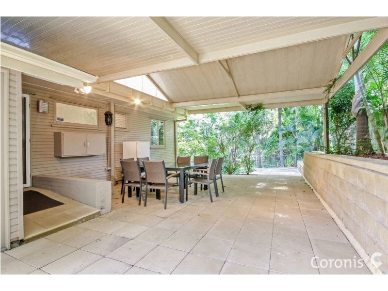 25 Dobell St, Indooroopilly QLD 4068