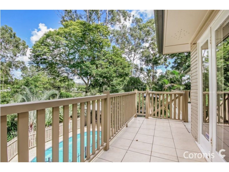 25 Dobell St, Indooroopilly QLD 4068