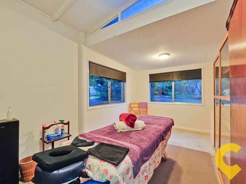 10 Minto Crescent, Arana Hills QLD 4054