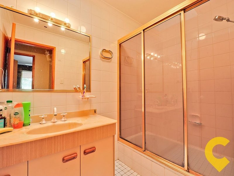 2/137 Olearia Street, Everton Hills QLD 4053