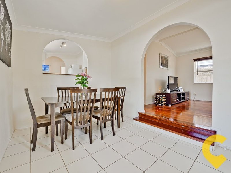 17 Iris Street, Holland Park West QLD 4121