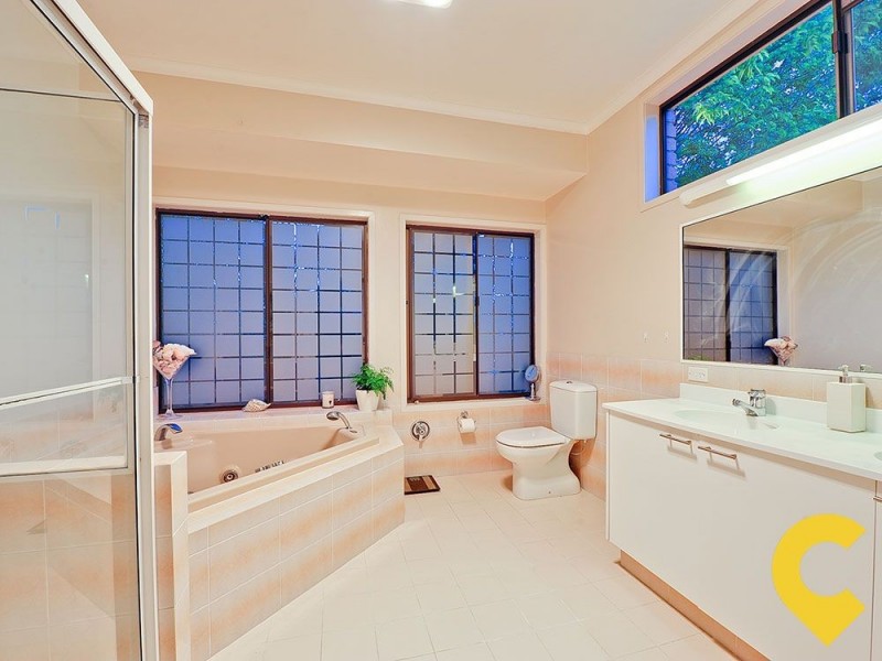 5 Lamorna Court, Ferny Hills QLD 4055