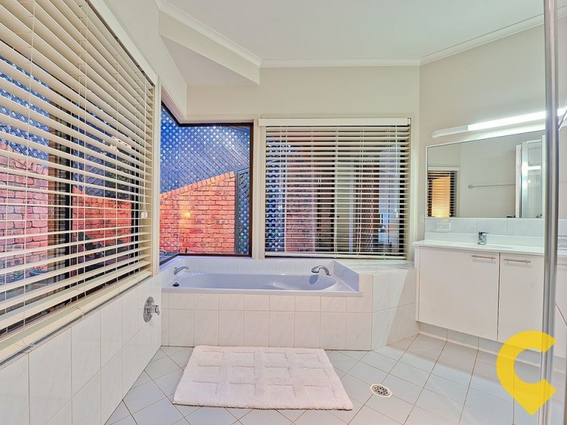 5 Lamorna Court, Ferny Hills QLD 4055