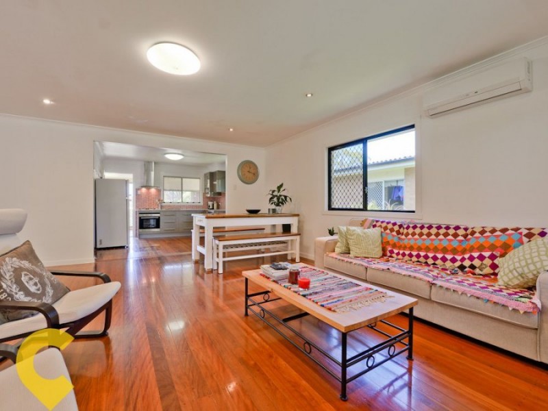 305 Kitchener Road, Stafford Heights QLD 4053