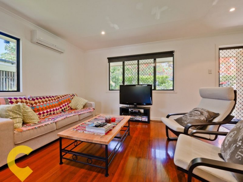 305 Kitchener Road, Stafford Heights QLD 4053