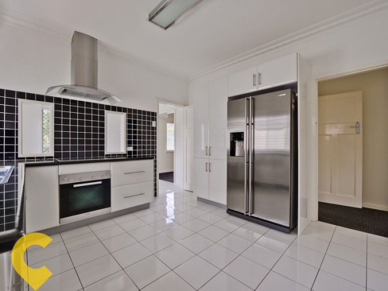 170 Macrossan Ave, Norman Park QLD 4170