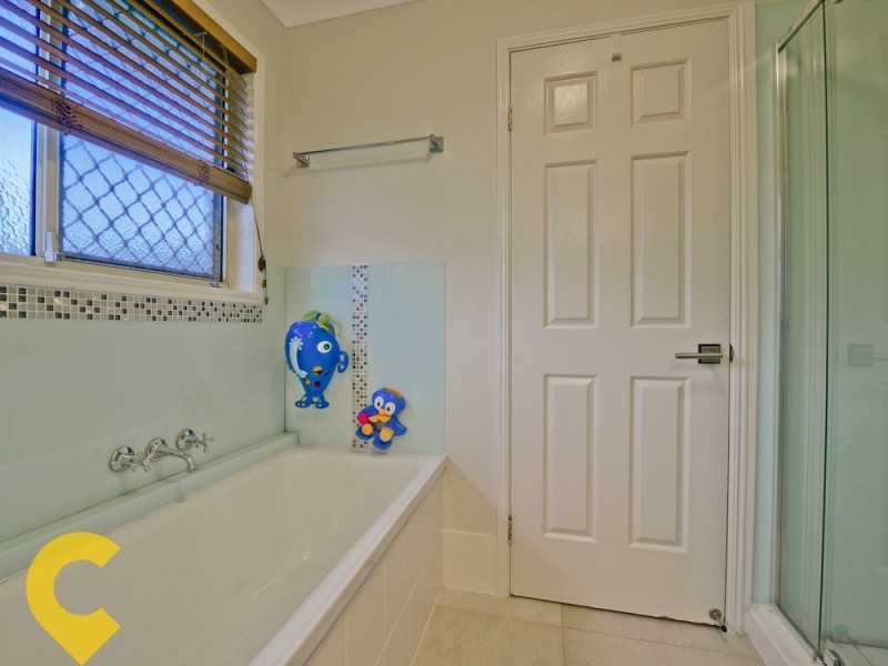 8 Glider Close, Doolandella QLD 4077