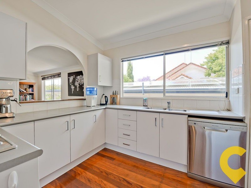 17 Iris Street, Holland Park West QLD 4121