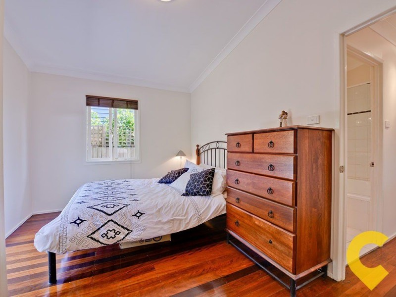 17 Iris Street, Holland Park West QLD 4121