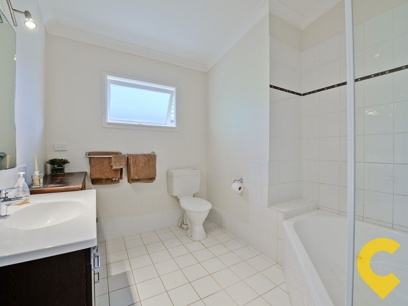 17 Iris Street, Holland Park West QLD 4121