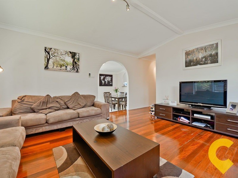 17 Iris Street, Holland Park West QLD 4121