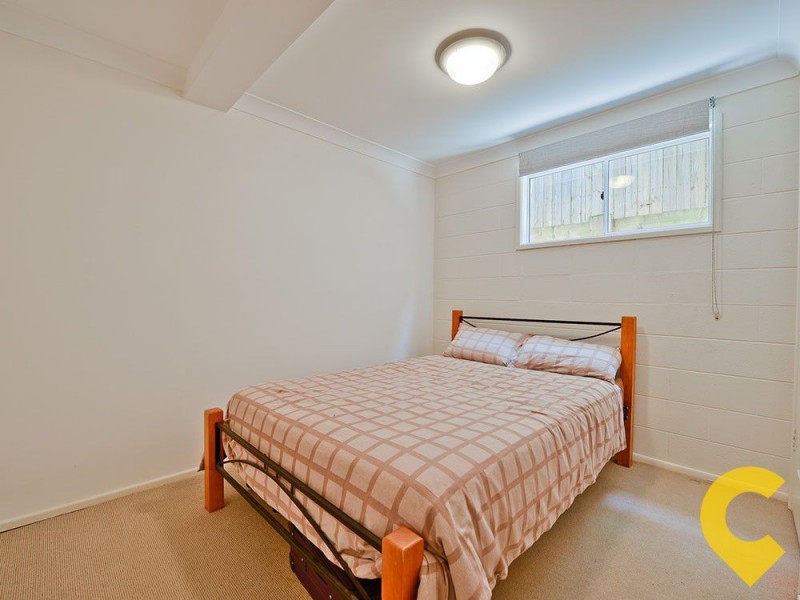 17 Iris Street, Holland Park West QLD 4121