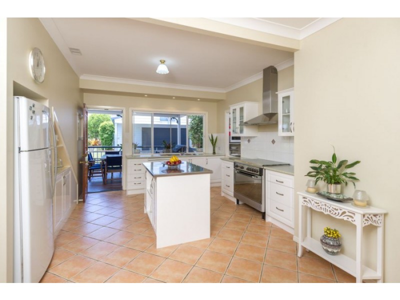 30 Heliopolis Parade, Mitchelton QLD 4053