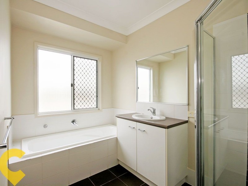 15 Ovals Terrace, Springfield Lakes QLD 4300