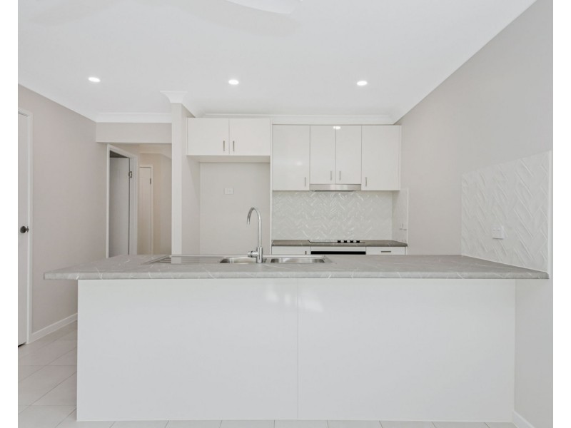 18 Moonbeam Street, Springfield Lakes QLD 4300