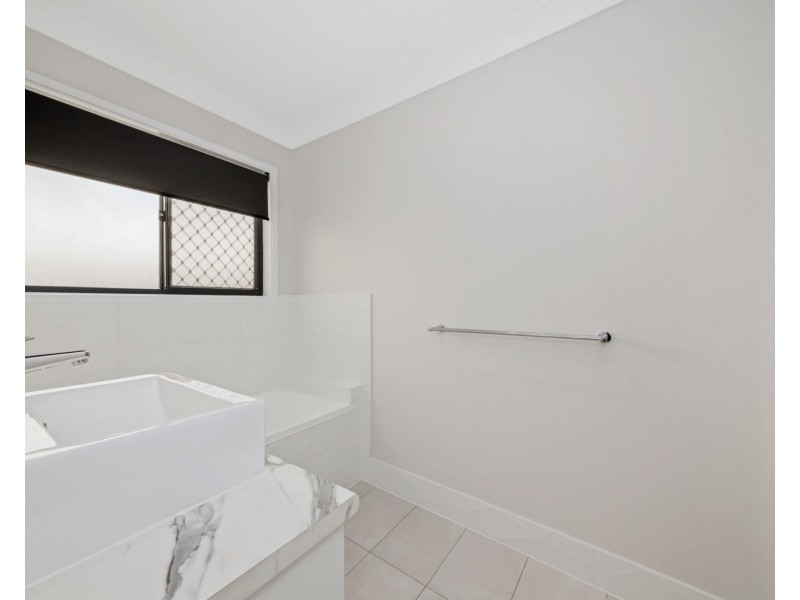 18 Moonbeam Street, Springfield Lakes QLD 4300