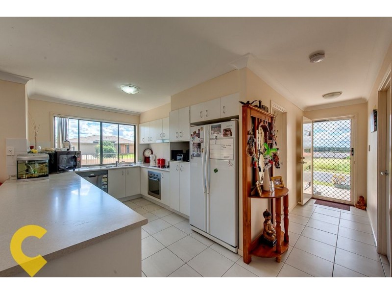 1/2 Mallard Street, Lowood QLD 4311