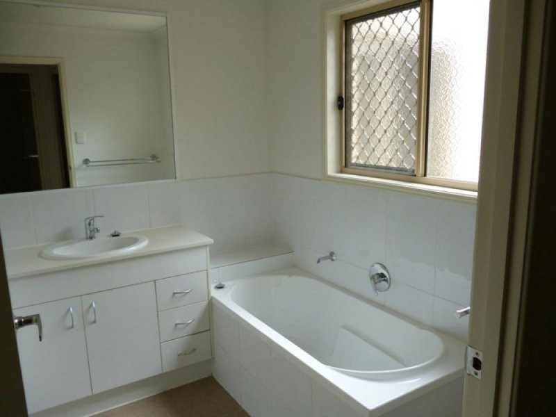 76 Mccorry Drive, Collingwood Park QLD 4301