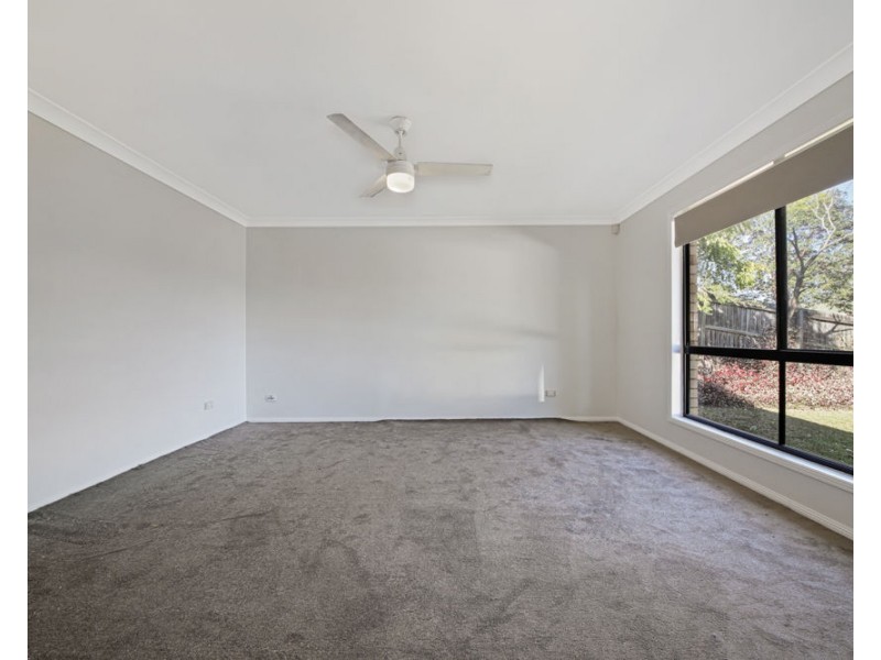 11 Samford Pl, Forest Lake QLD 4078