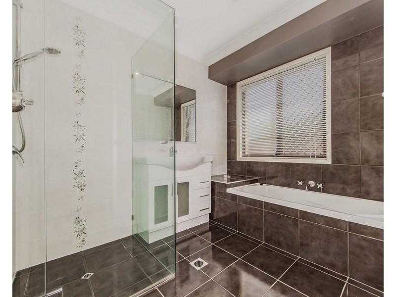 15 Sandalwood Street, Sinnamon Park QLD 4073