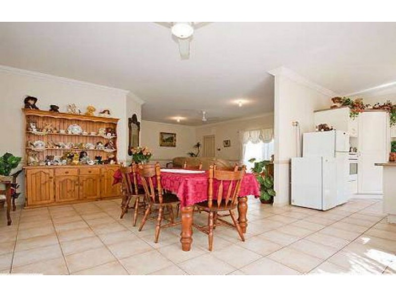 27 Mapleton Crescent, Forest Lake QLD 4078