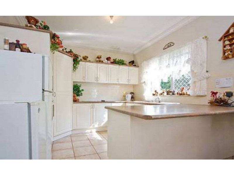 27 Mapleton Crescent, Forest Lake QLD 4078