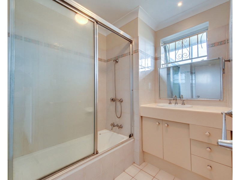 25/15 Bellevue Terrace, St Lucia QLD 4067