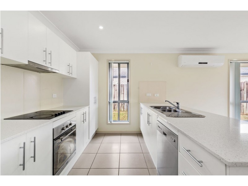 33 Gordon Drive, Bellbird Park QLD 4300