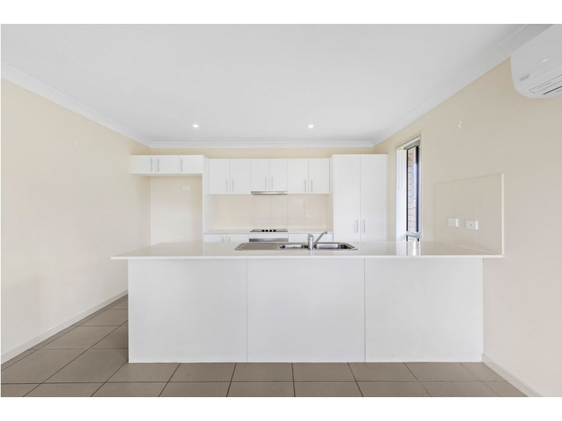 33 Gordon Drive, Bellbird Park QLD 4300