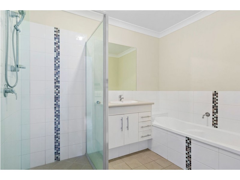 33 Gordon Drive, Bellbird Park QLD 4300