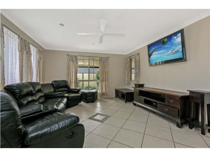 20 Sonorous Close, Regents Park QLD 4118