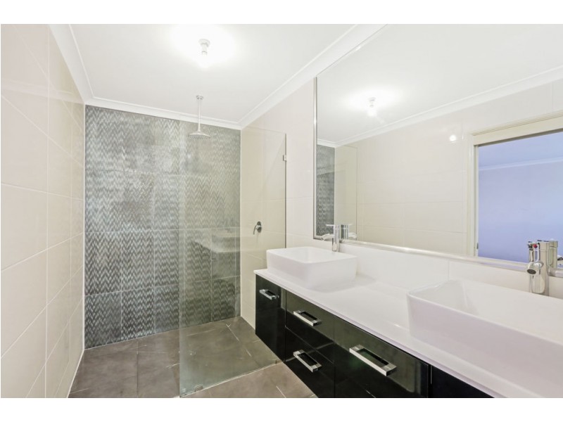 20 Sonorous Close, Regents Park QLD 4118