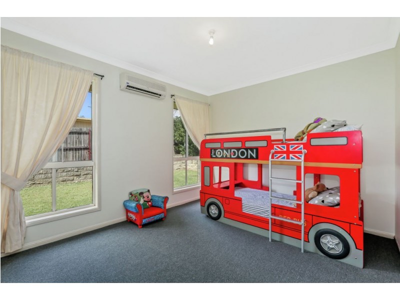 20 Sonorous Close, Regents Park QLD 4118