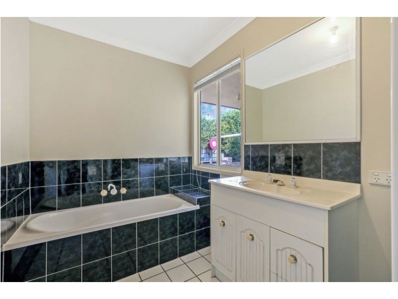 20 Sonorous Close, Regents Park QLD 4118