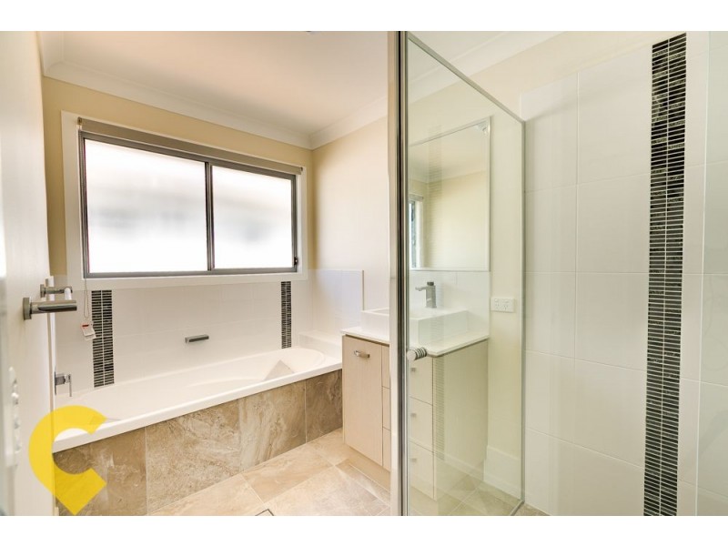 33 Foreshore Drive, Springfield Lakes QLD 4300