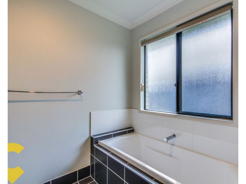 35 Quinn Close, Augustine Heights QLD 4300